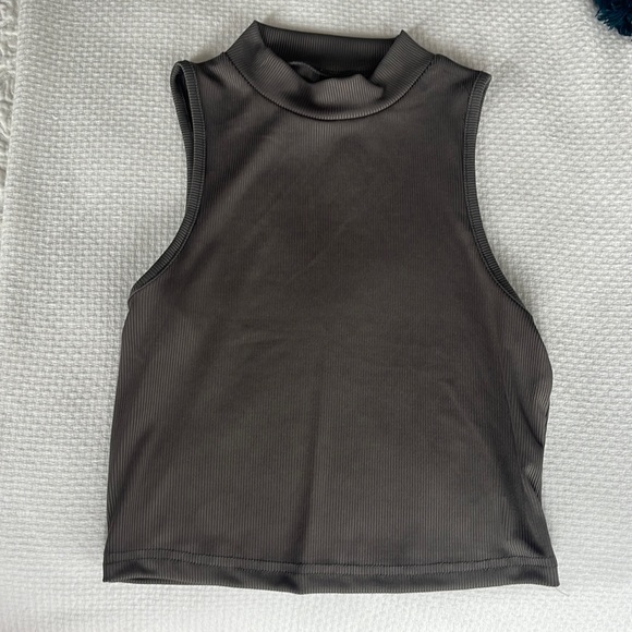 Mock neck tank top - Picture 1 of 3